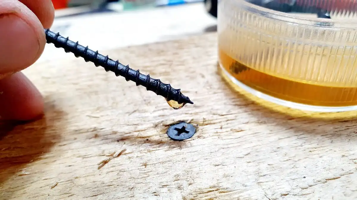 Фото для чего и чем смазывают саморезы