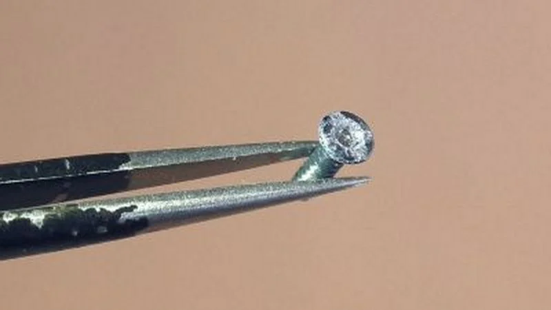 фото Как открутить сорванный шуруп?