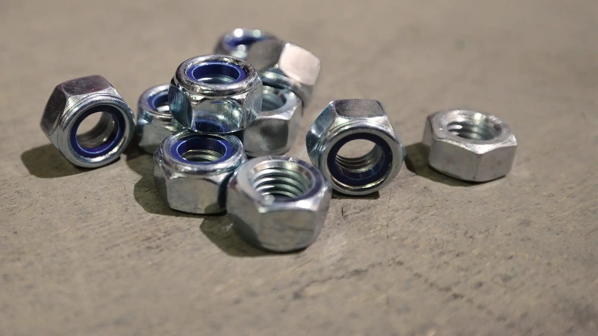 Фото Как предотвратить раскручивание крепежа