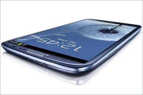 4, 5 места - телефон Samsung Galaxy S III